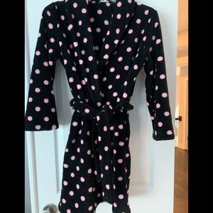 Women’s robe with pockets.Super soft & like new.